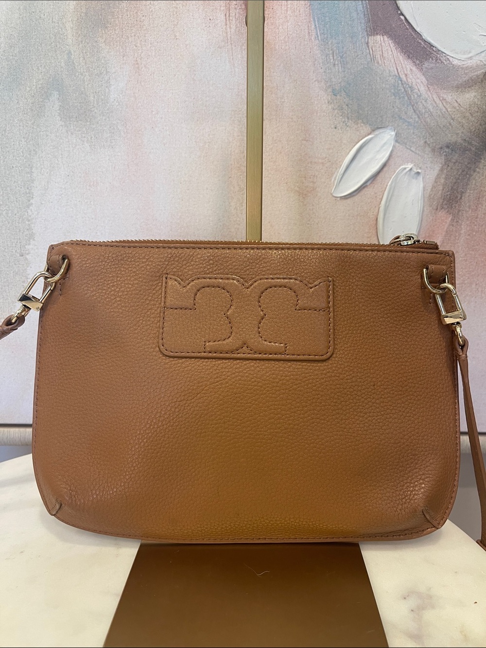 Tory Burch Tan Pebbled Leather Crossbody with Gold Logo - Picture 2 of 4